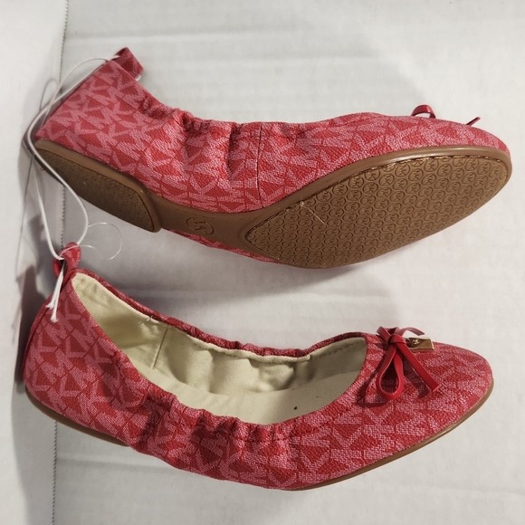 NWT Women's MICHAEL Michael Kors Slip-on Shoes - Picture 4 of 6